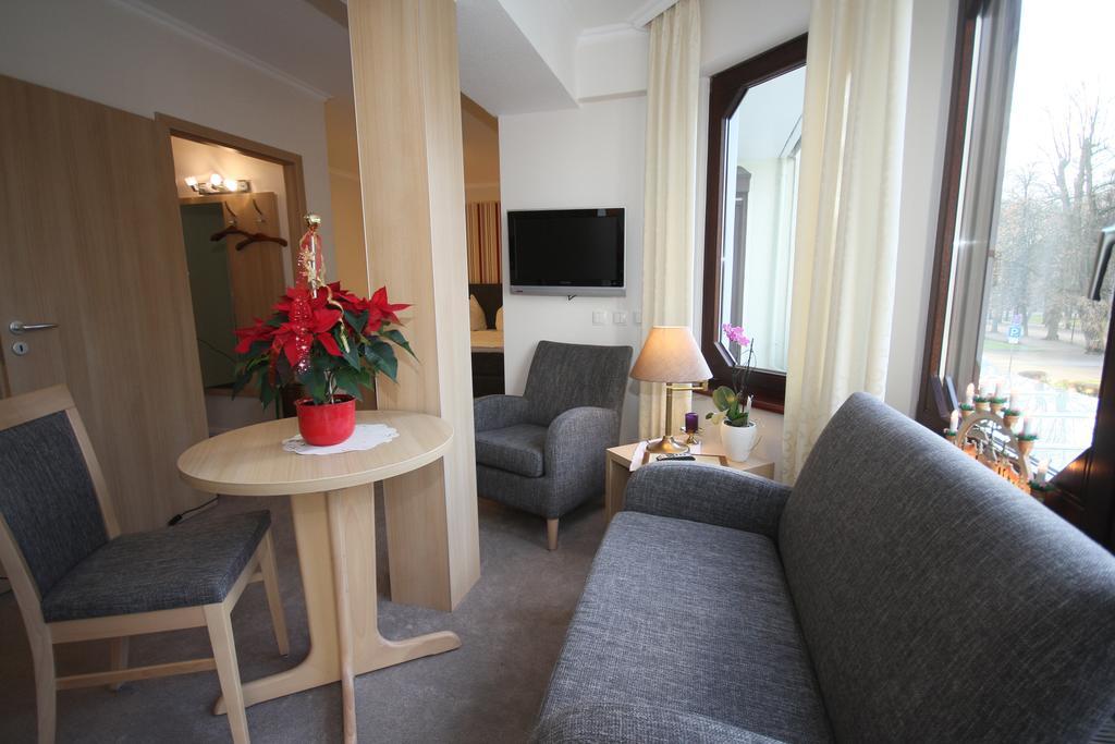 Cafe Schneidewind Hotell Bad Pyrmont Rum bild